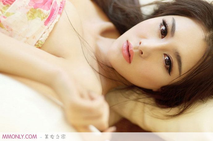 性感酥胸美腿美女私房写真