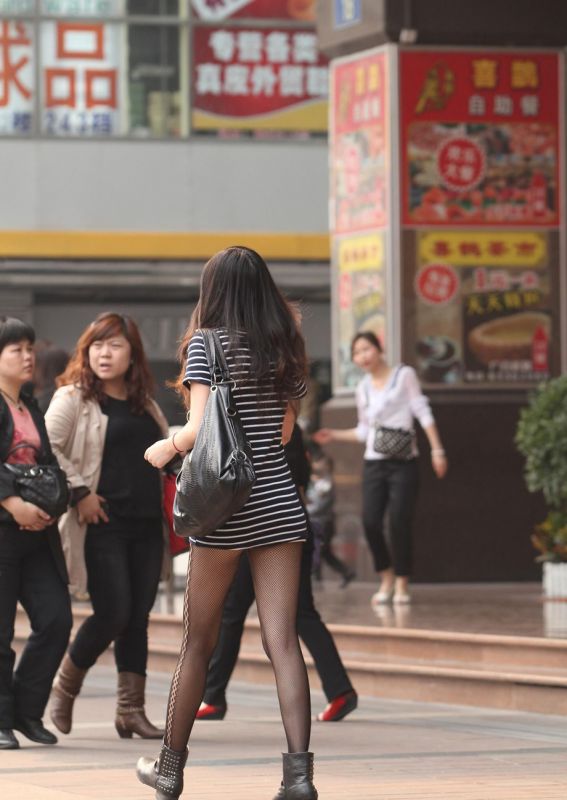 街拍丝袜可爱美女迷人写真