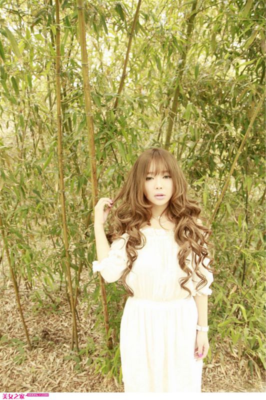 紫绮原小清新户外迷人写真