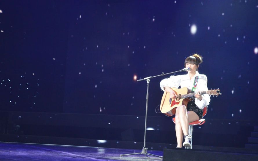 甜美女星白若溪演唱会高清写真