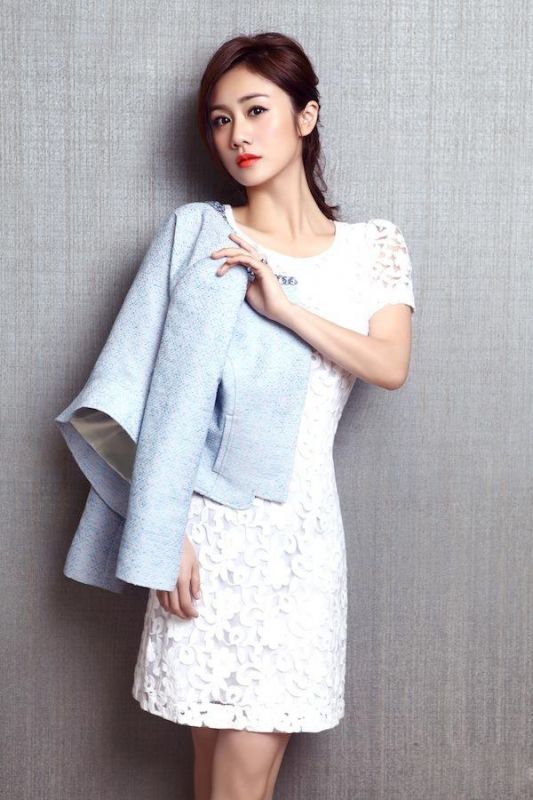 气质美女刘云时尚杂志高清写真