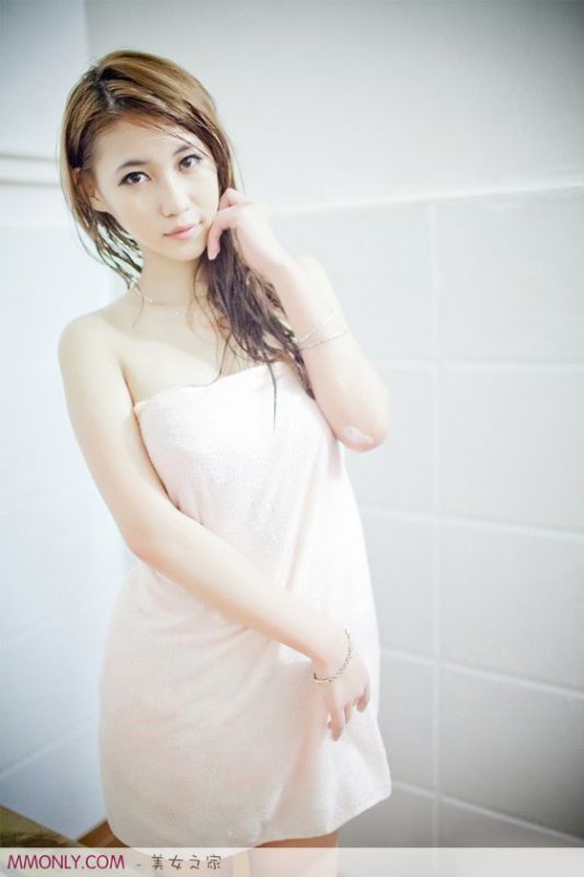 性感美女浴室湿身诱惑写真
