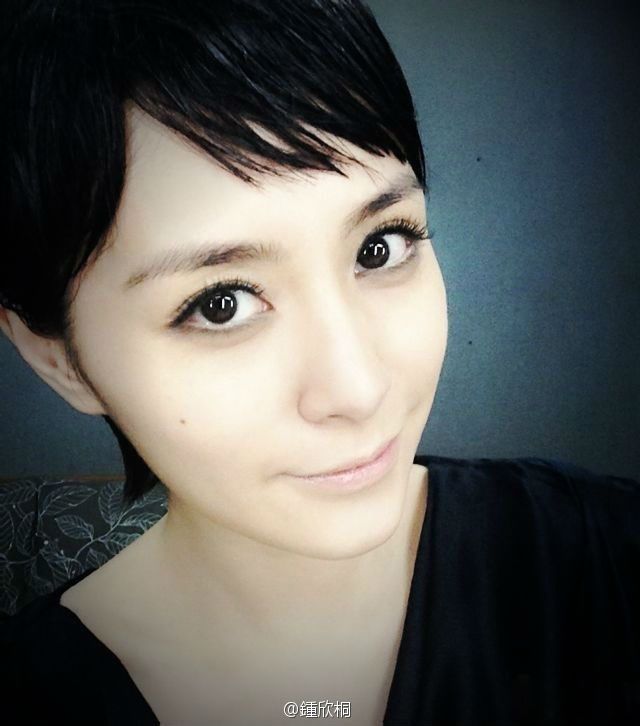 美女明星钟欣桐高清生活照