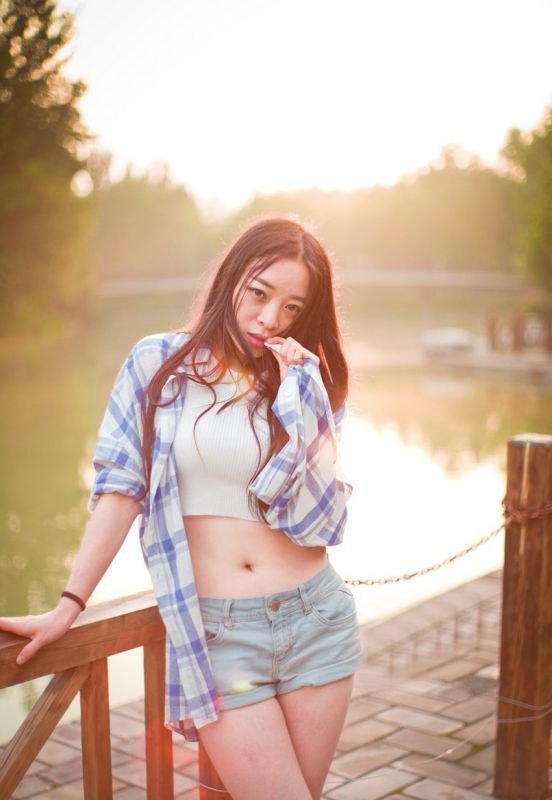 90后阳光女孩唯美迷人写真