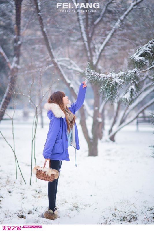 清纯迷人美女雪地纯情写真