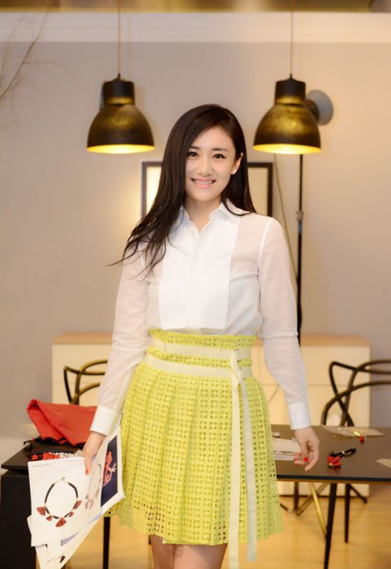 甜美女星刘云最新写真展女性范儿