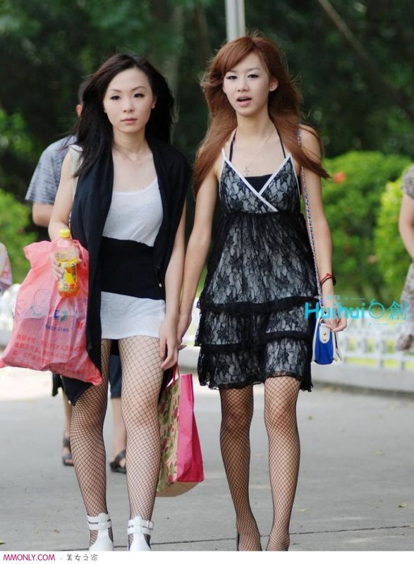 性感网袜美女街头迷人写真