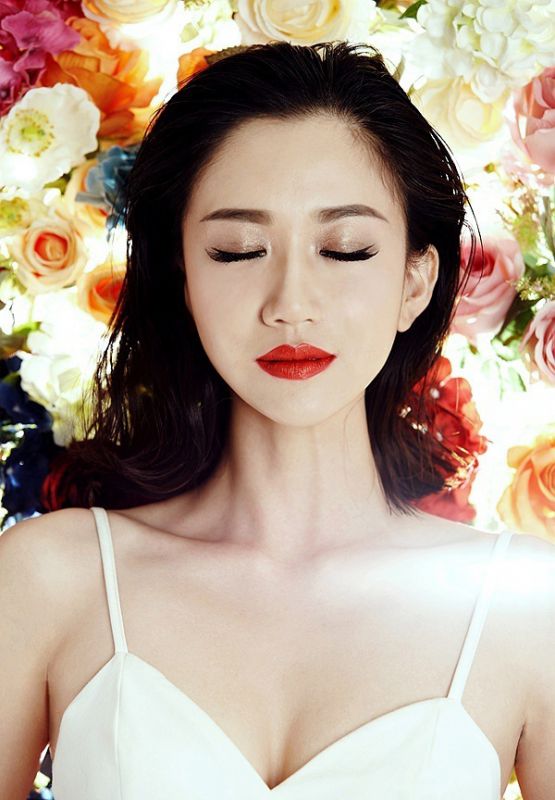 花仙子司珂华性感酥胸迷人写真照