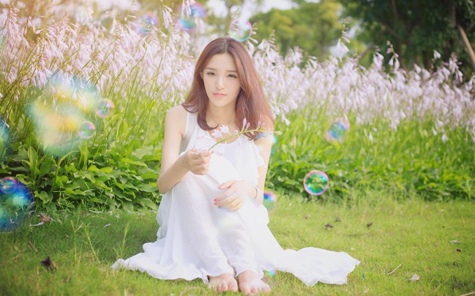 夏日清纯美女户外美照