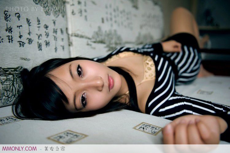可爱短裙美女私房迷人写真