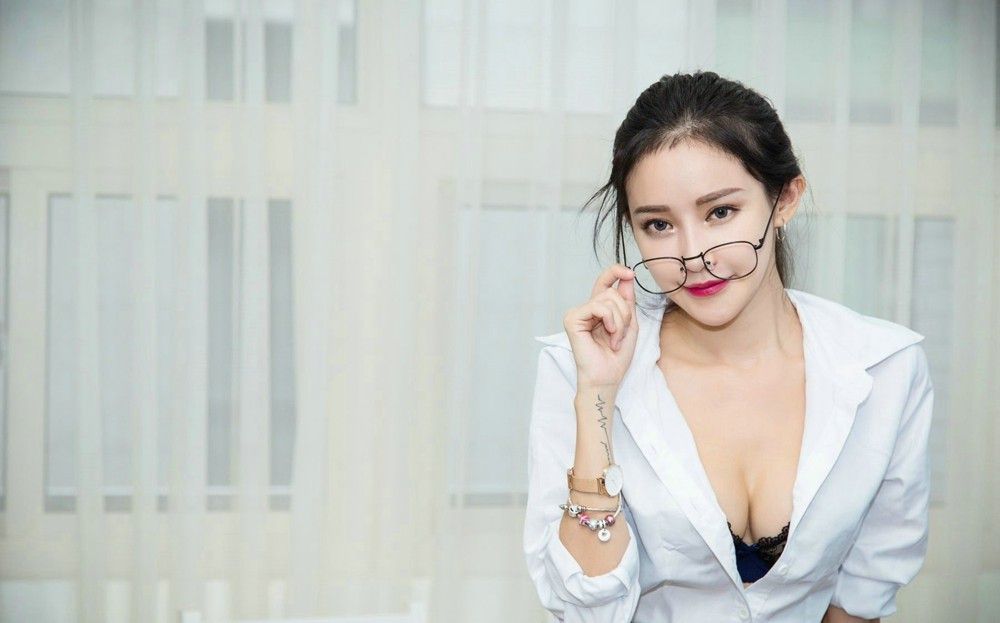 爆乳白领OL女秘书绝色尤物制服诱惑性感写真