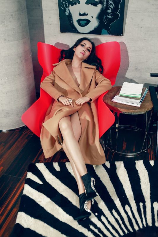 妩媚美女陆陆私房性感美腿秀