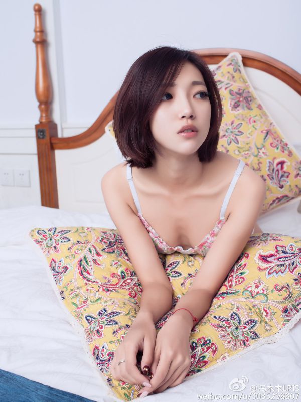 漂亮美眉冯木木LRIS微博私拍写真