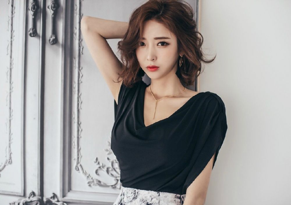 韩国知性成熟美女骨感身材性感美腿诱惑写真图片