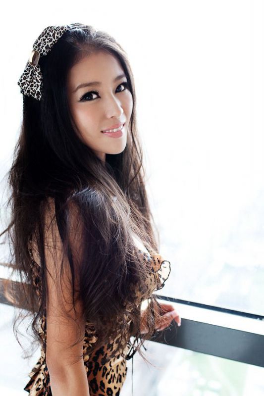 妩媚豹纹内衣美胸美女私房诱人写真