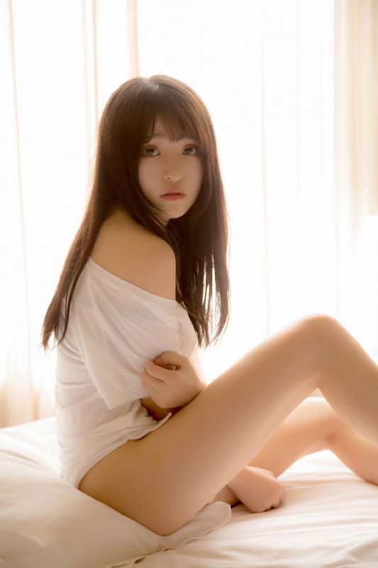 绝色白嫩娇体萝莉妹妹私房修长白皙美腿妖娆人体图