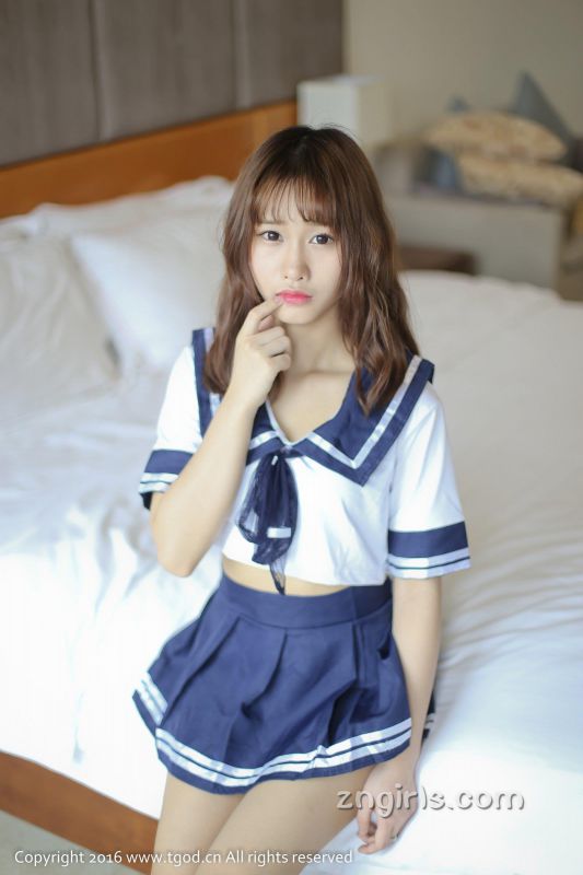 90后可爱女生itt尼卡学生制服甜美写真