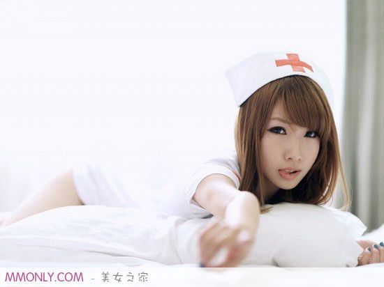 性感酥胸护士制服美女私房诱人写真