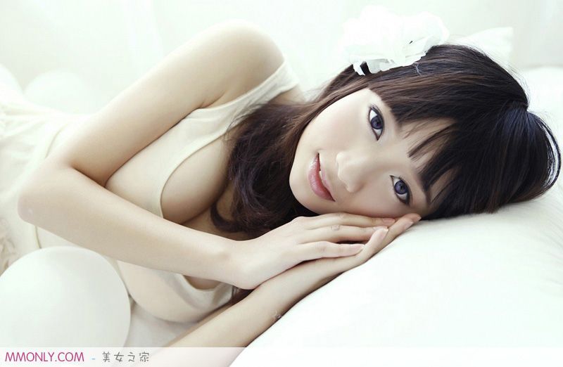 可爱甜美白裙美女私房高清写真