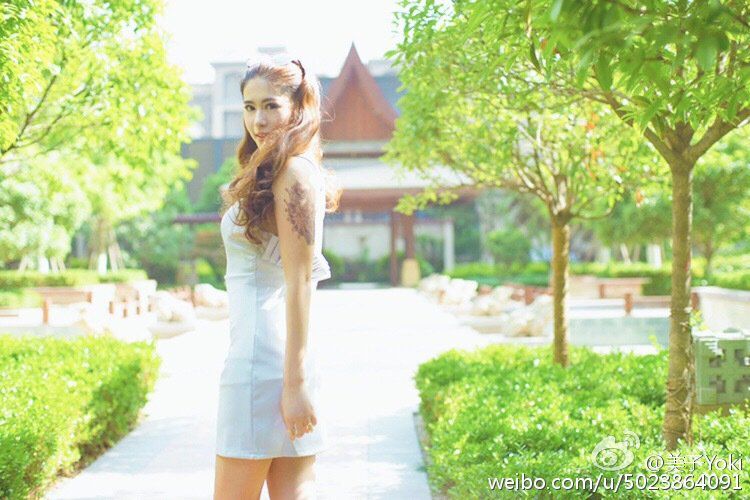 漂亮美眉美子Yoki微博私拍写真图片