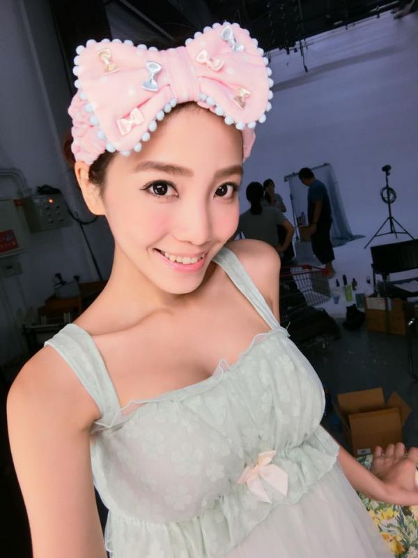 台湾模特陈慈瑜清纯自拍写真