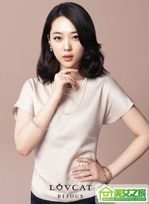 甜美女星宋茜代言产品高清写真