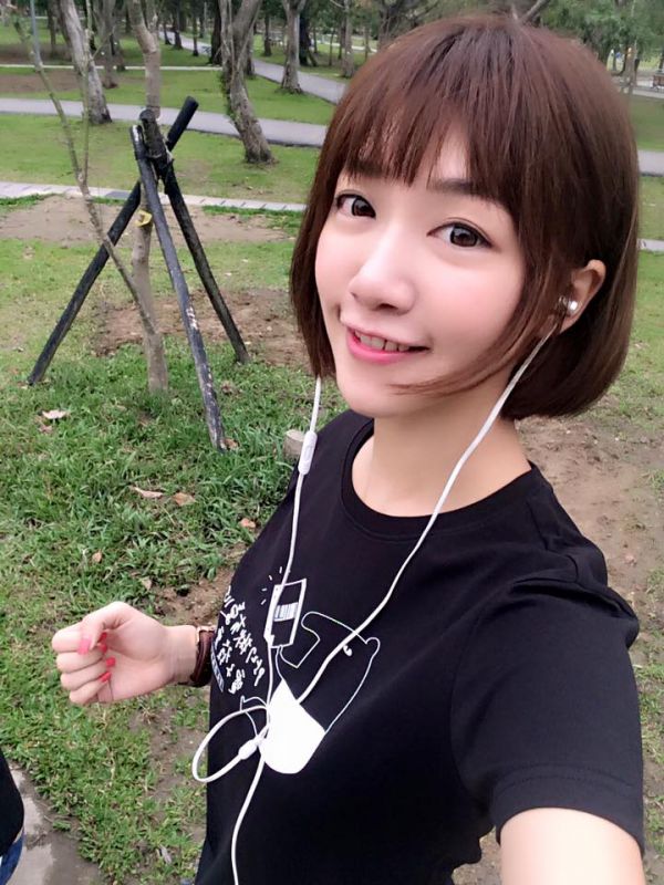 台湾美女模特泱泱(吴泱)清纯自拍写真
