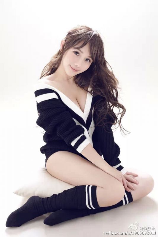 90后校花美女白熙萌Kitty微博养眼写真