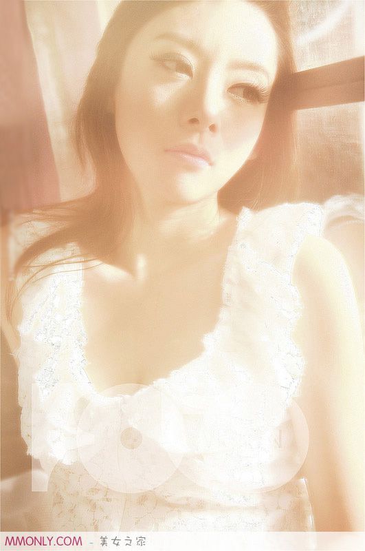 性感大胸美女妩媚私房诱人写真