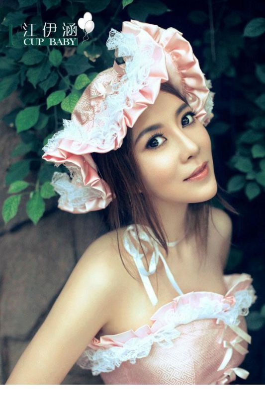 清纯黑丝美女江伊涵户外迷人写真