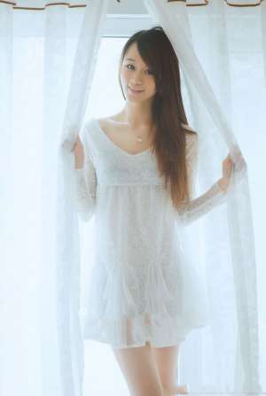 纯白可爱蕾丝美女私房高清写真