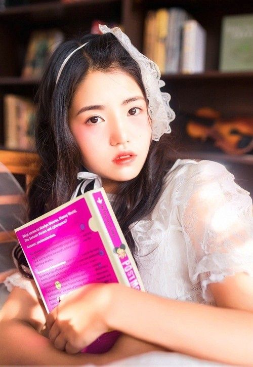蕾丝公主裙清纯美女柔美写真图片