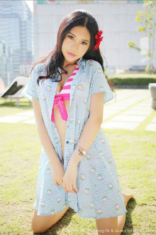 性感泳池比基尼美女绮里嘉ula诱人写真