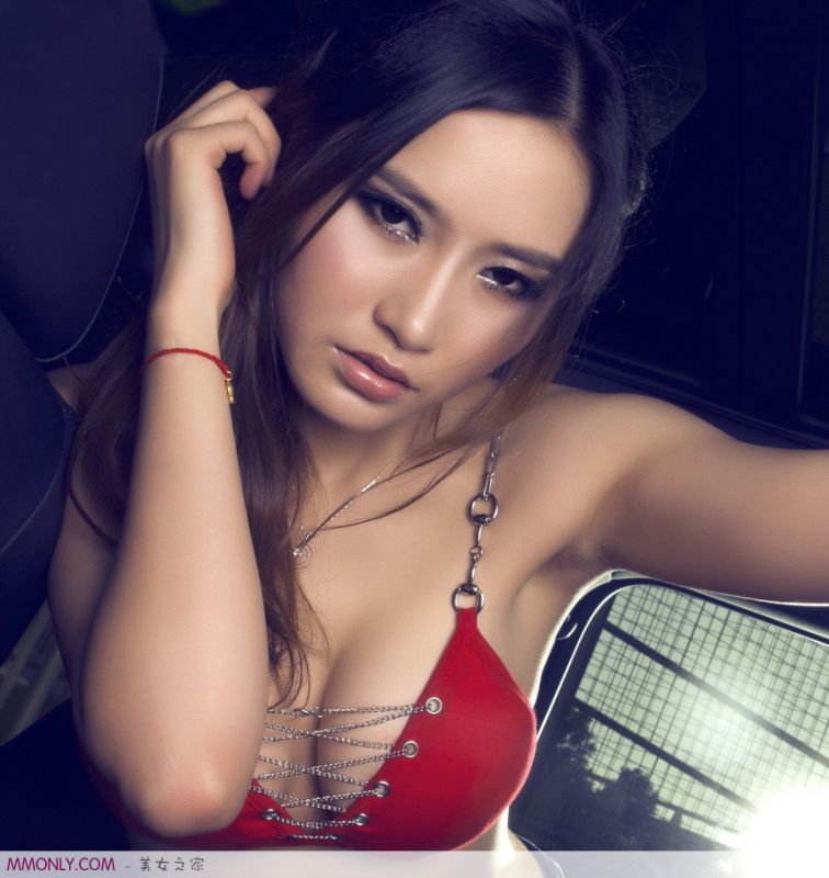 火辣比基尼美女万曦媛私房诱人写真