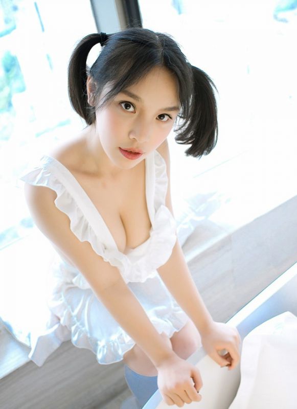 双马尾可爱萝莉真空围裙大尺度嫩美大奶人体艺术写真