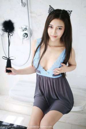 大胸女神唐琪儿袒胸露乳情趣诱惑写真