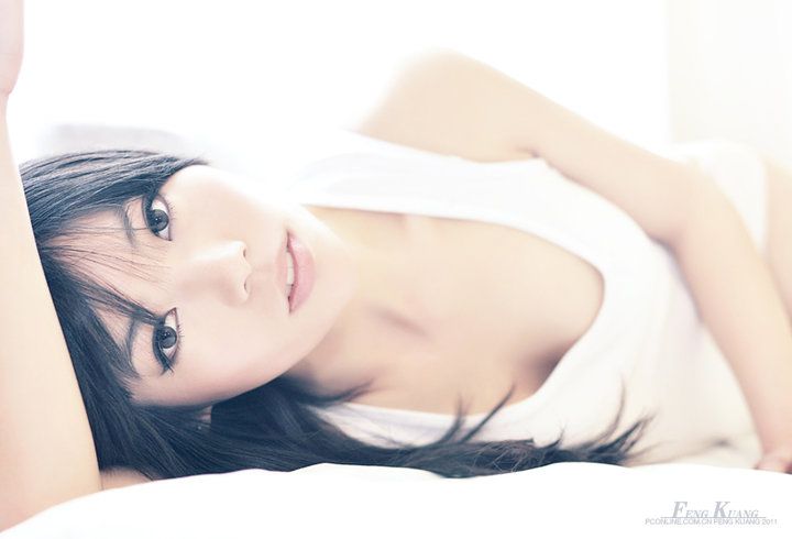 白色内衣美女私房性感撩人写真