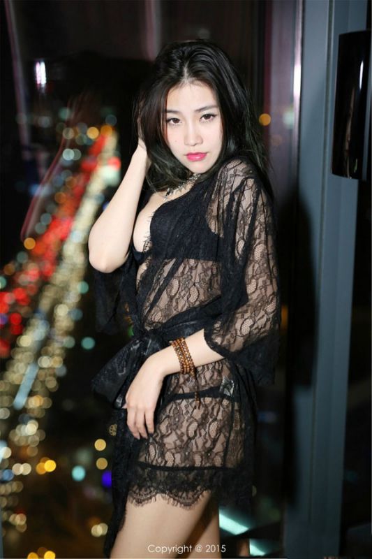 黑色蕾丝内衣美女私房性感诱人写真