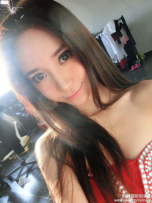 漂亮美眉倪慕斯生活照写真图片