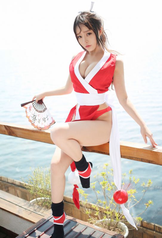 性感波霸女郎柳侑绮私房翘臀诱人写真