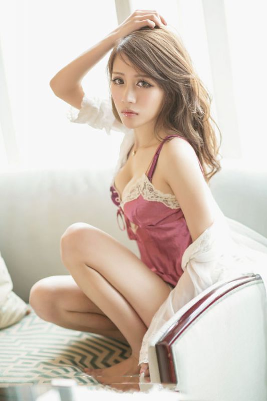 性感美女尤物酥胸诱人私房照