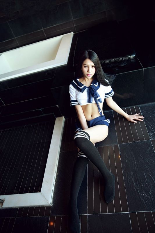大胸美女私房内衣湿身诱惑写真