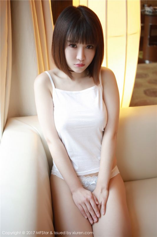 吊带衣少妇美女萌萌Vivian白色内内美阴展人体艺术写真