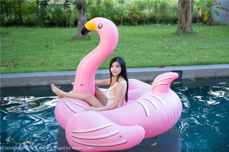 大胸罩比基尼美少女林美惠子Mieko曼妙美腿性感写真