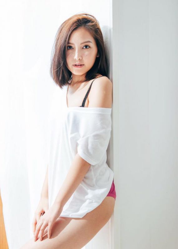 台湾美女模特方B甯私房清纯写真