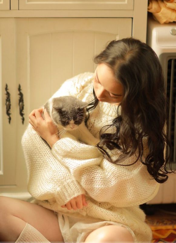 白袜子长腿美女模特私房清纯面孔暖心治愈系写真