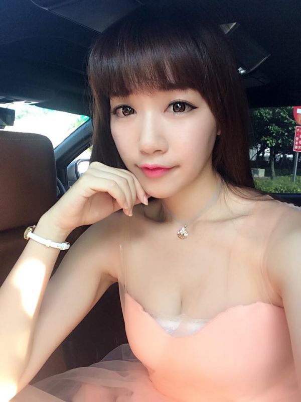 台湾美女模特泱泱(吴泱)清纯自拍写真