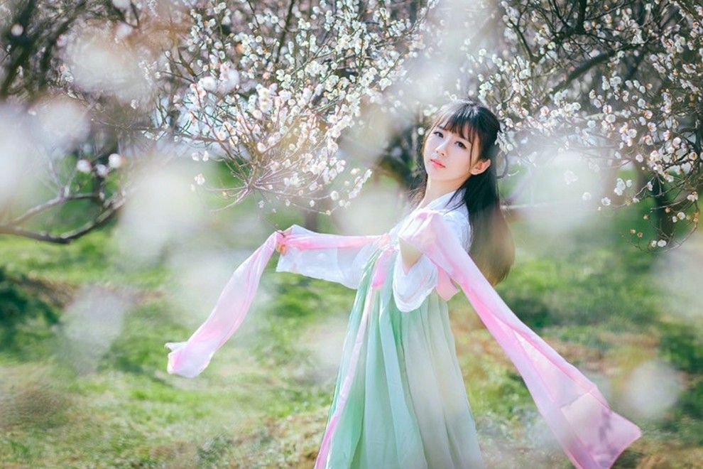 古装甜美少女户外樱花桃林唯美清新迷人写真