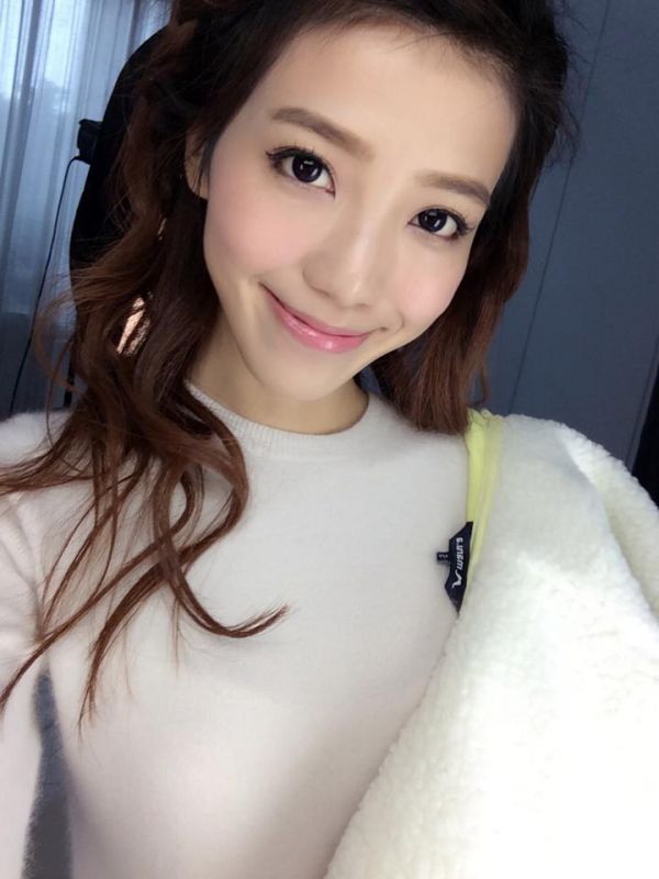 台湾模特陈慈瑜清纯自拍写真