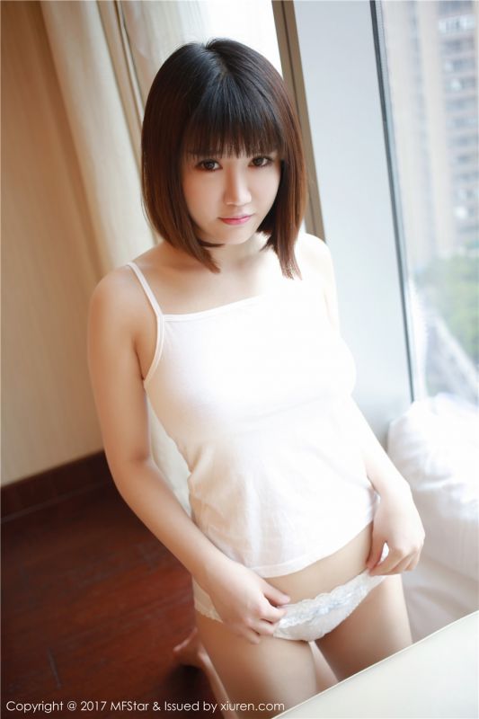 吊带衣少妇美女萌萌Vivian白色内内美阴展人体艺术写真